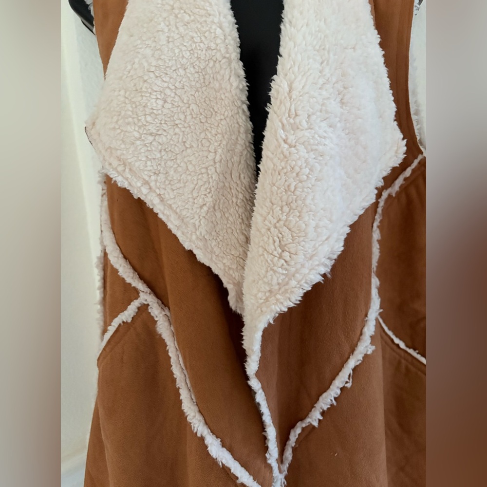 LuLaRoe Marlowe Vest - Picture 4 of 8